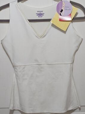 NWT Medium Spanx Hide & Sleek V-neck Lace Trim Camisole
